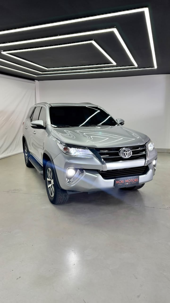 TOYOTA SW4 FLEX 7 LUGARES 2017 2017 seminovo à venda em Goiânia