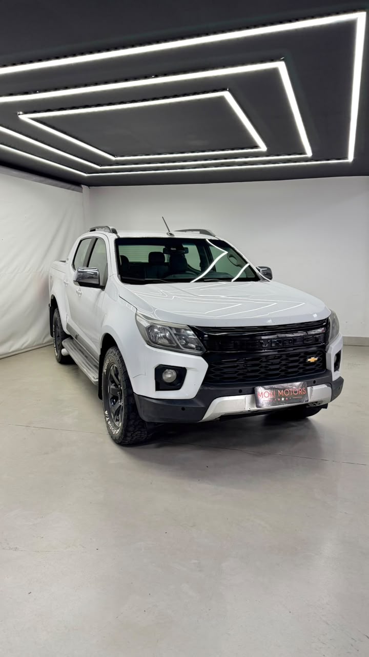 CHEVROLET CHEVROLET S10 HC DD4A 2017 2017 seminovo à venda em Goiânia